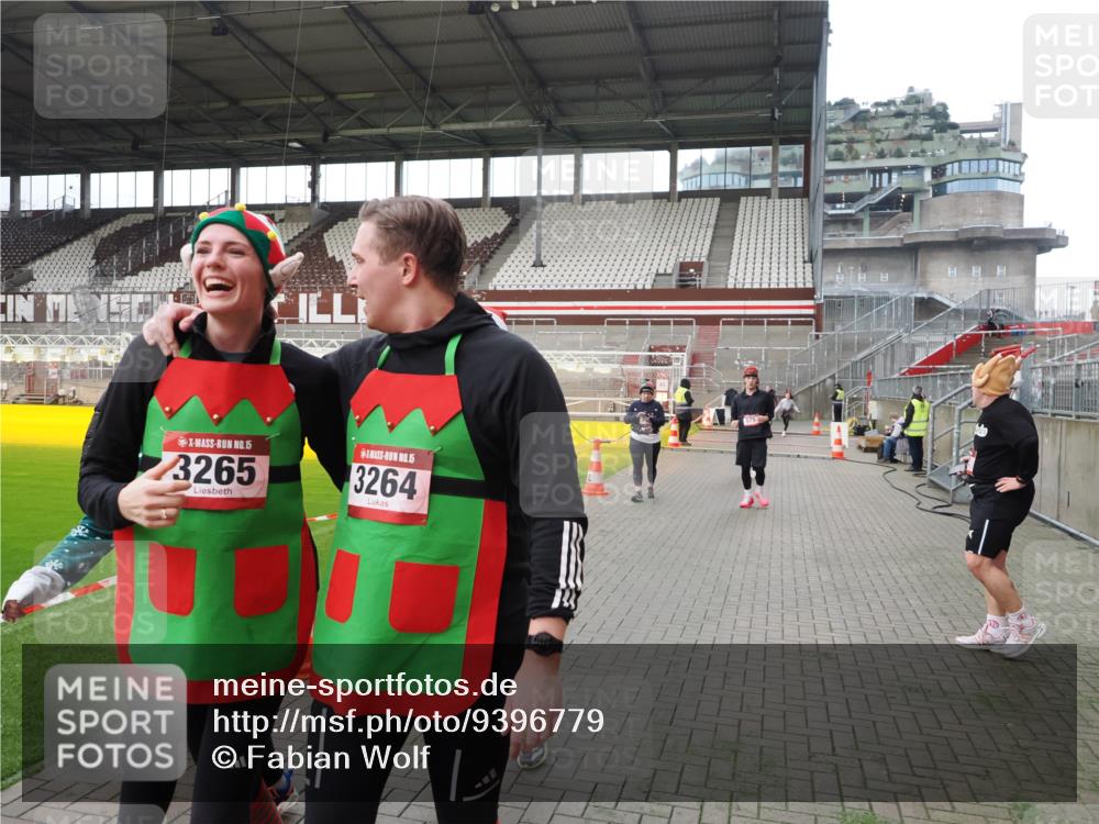 07.12.2025 - St. Pauli X-Mass-Run No. 15 Fabian Wolf http://msf.ph/oto/9396779 07.12.2025 10:41:11 Ziel 449, 545, 575, 952, 1153, 3047, 3264, 3265, 3951, 4617, 4773 meine-sportfotos.de