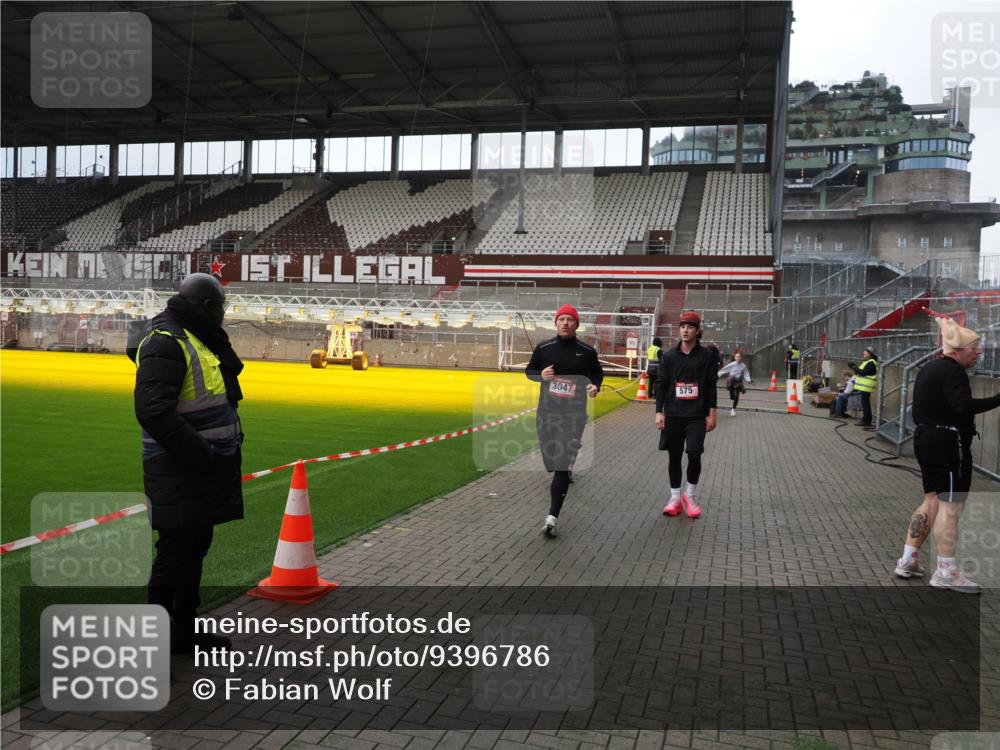 07.12.2025 - St. Pauli X-Mass-Run No. 15 Fabian Wolf http://msf.ph/oto/9396786 07.12.2025 10:41:14 Ziel 449, 545, 575, 952, 1153, 2330, 2331, 3047, 3951, 4617, 4773 meine-sportfotos.de