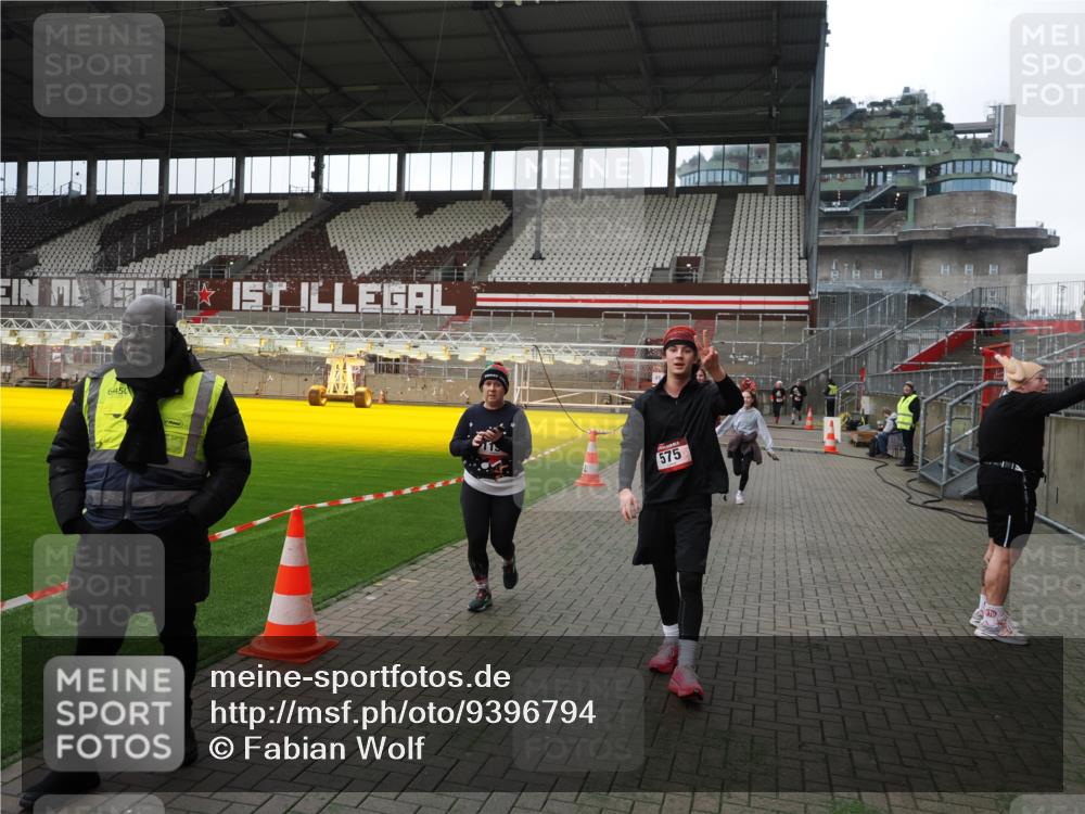 07.12.2025 - St. Pauli X-Mass-Run No. 15 Fabian Wolf http://msf.ph/oto/9396794 07.12.2025 10:41:16 Ziel 449, 545, 575, 1153, 2330, 2331, 3047, 3951, 4617, 4773 meine-sportfotos.de