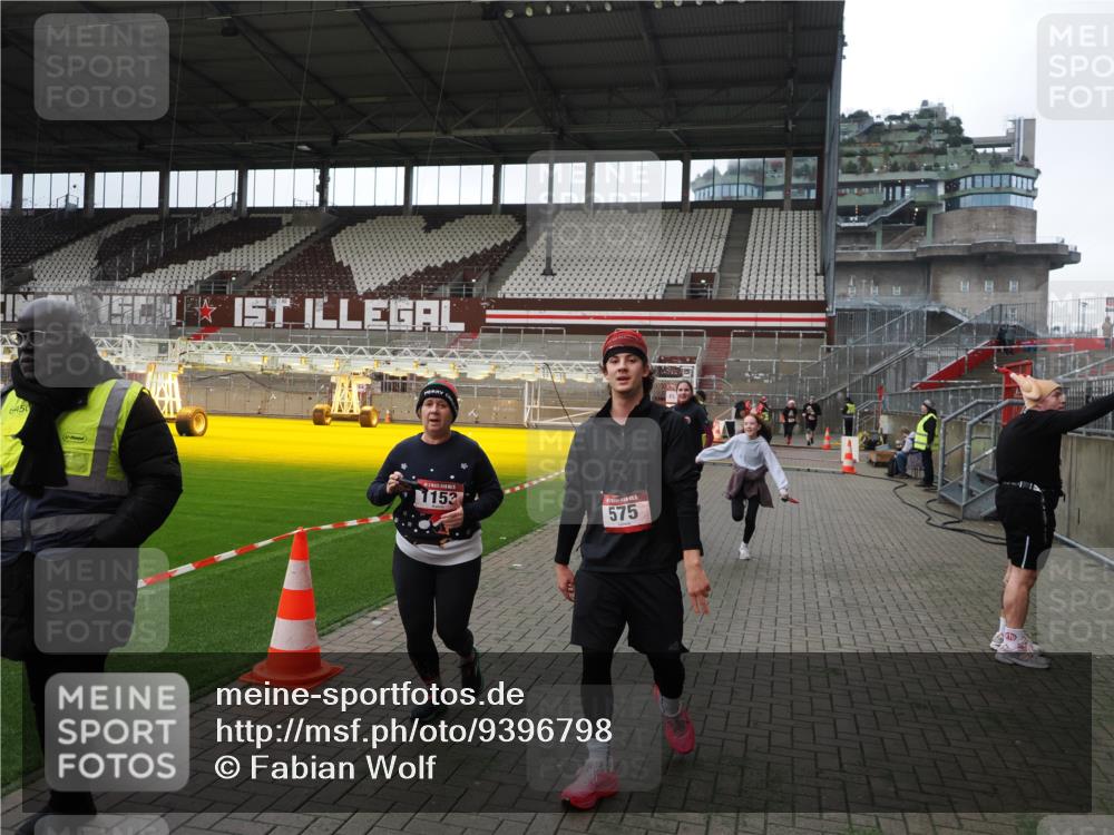 07.12.2025 - St. Pauli X-Mass-Run No. 15 Fabian Wolf http://msf.ph/oto/9396798 07.12.2025 10:41:17 Ziel 449, 545, 575, 1153, 2330, 2331, 3047, 3951, 4617 meine-sportfotos.de