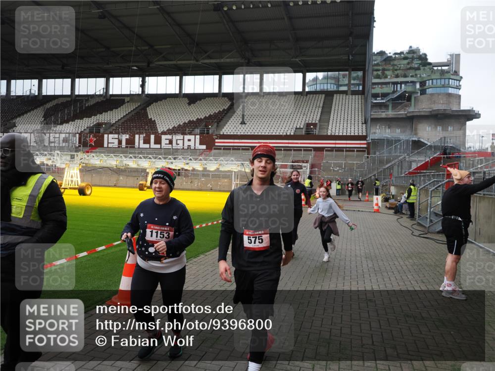 07.12.2025 - St. Pauli X-Mass-Run No. 15 Fabian Wolf http://msf.ph/oto/9396800 07.12.2025 10:41:17 Ziel 449, 545, 575, 1153, 2330, 2331, 3047, 3951, 4617 meine-sportfotos.de