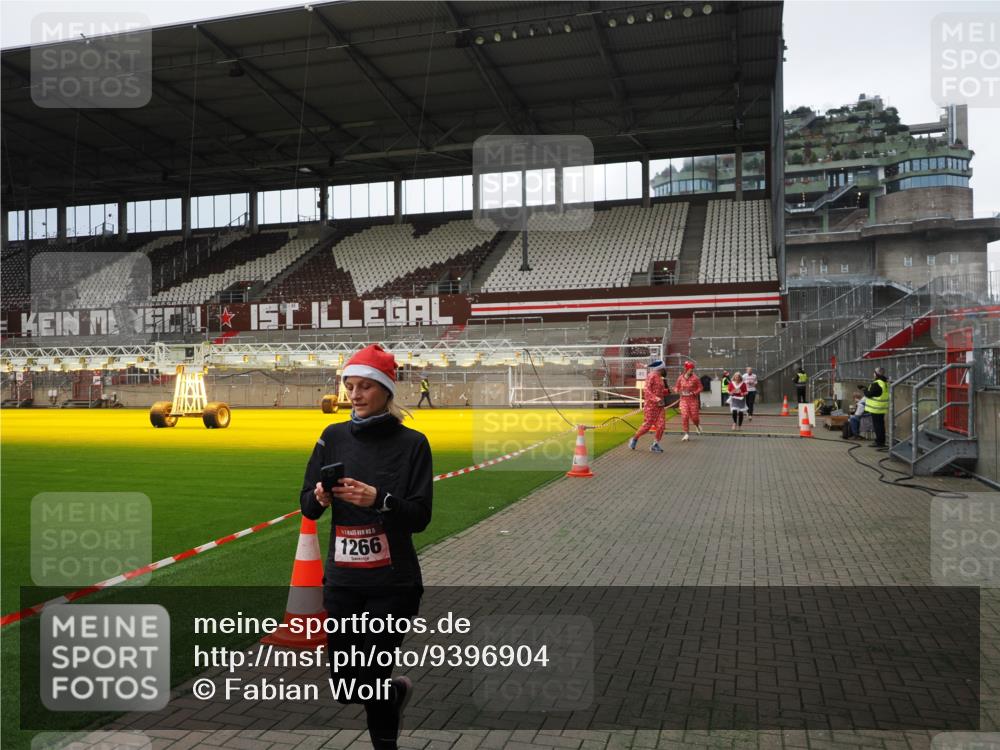 07.12.2025 - St. Pauli X-Mass-Run No. 15 Fabian Wolf http://msf.ph/oto/9396904 07.12.2025 10:41:58 Ziel 141, 322, 968, 1266, 1674, 1675, 1676, 2563, 2829, 2831 meine-sportfotos.de