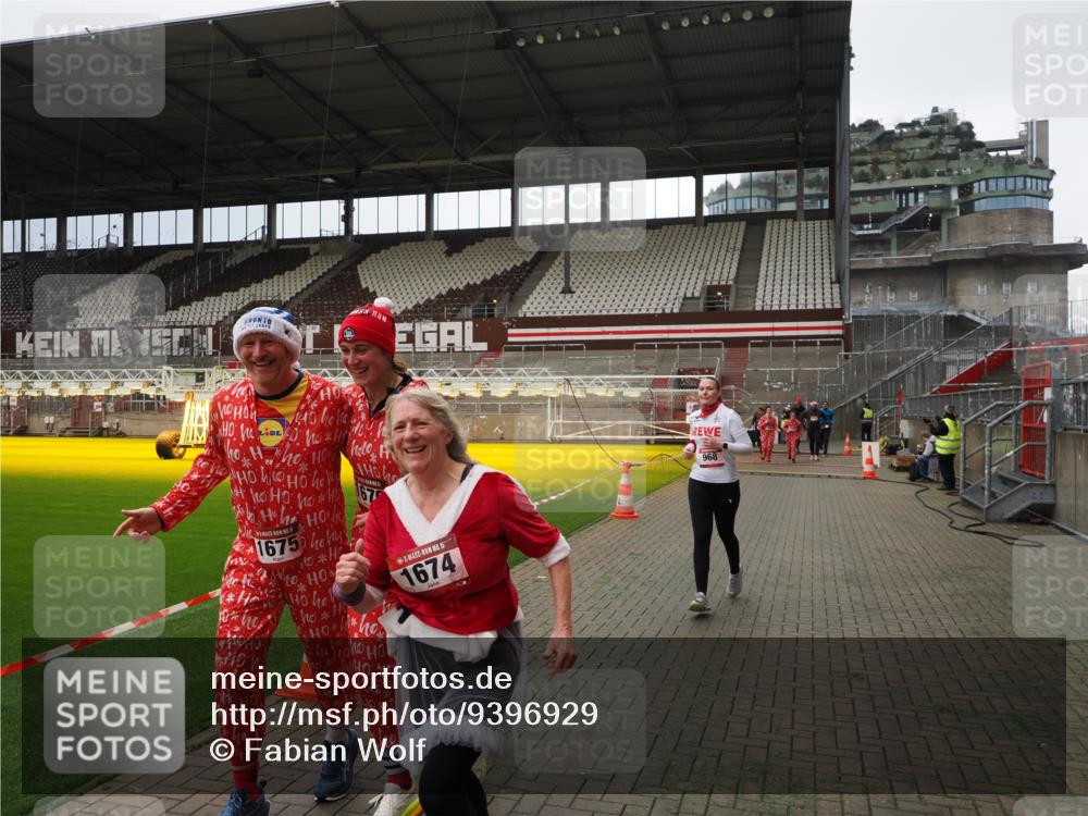 07.12.2025 - St. Pauli X-Mass-Run No. 15 Fabian Wolf http://msf.ph/oto/9396929 07.12.2025 10:42:05 Ziel 968, 1266, 1674, 1675, 1676, 2829, 2831, 4045, 4046 meine-sportfotos.de