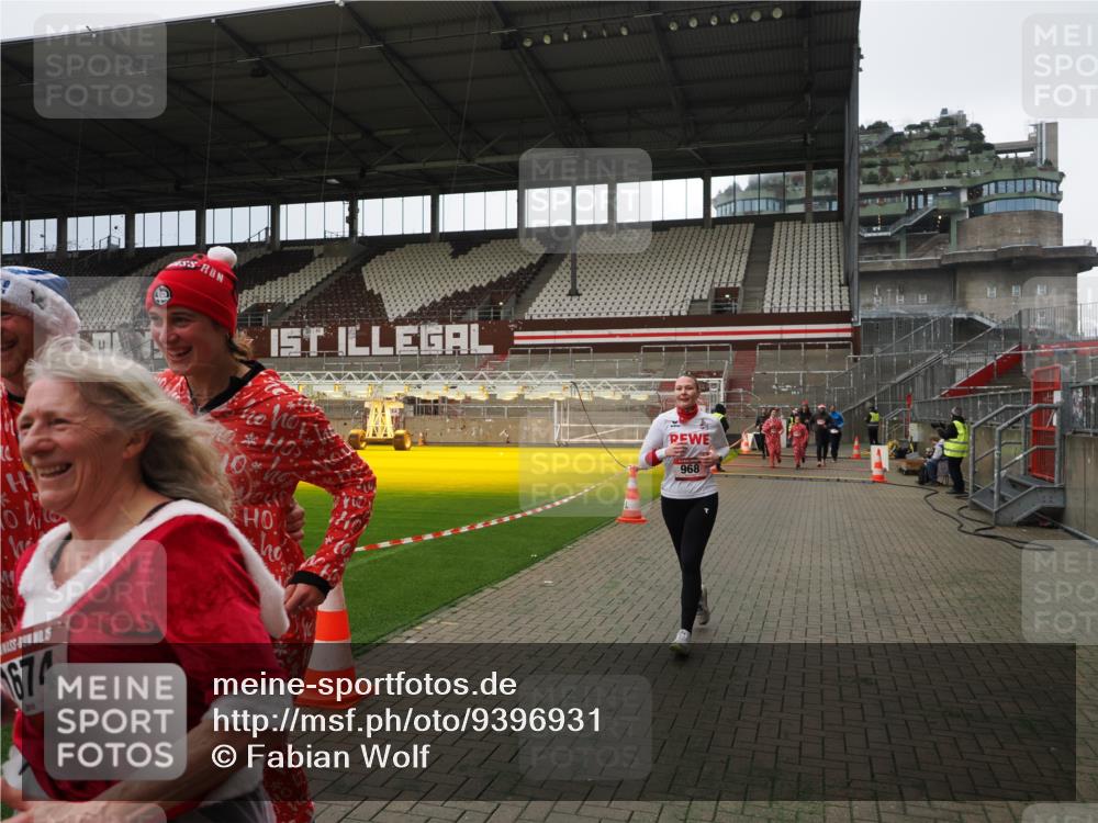 07.12.2025 - St. Pauli X-Mass-Run No. 15 Fabian Wolf http://msf.ph/oto/9396931 07.12.2025 10:42:06 Ziel 968, 1266, 1674, 1675, 1676, 2829, 2831, 4045, 4046, 4441 meine-sportfotos.de