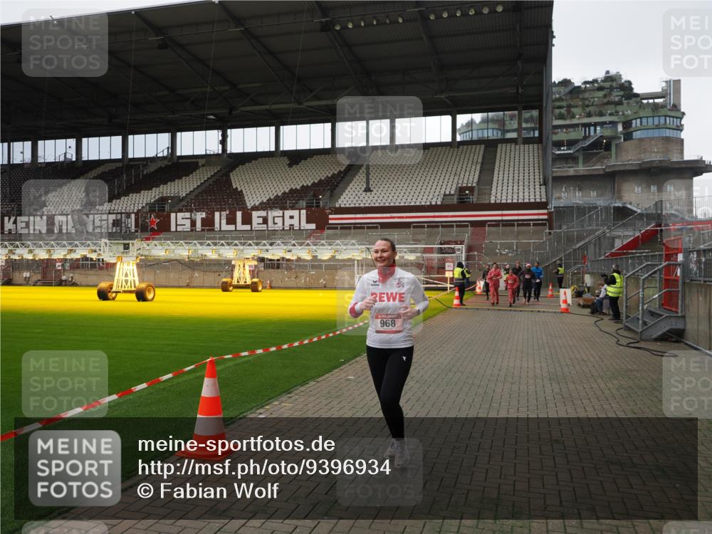07.12.2025 - St. Pauli X-Mass-Run No. 15 Fabian Wolf http://msf.ph/oto/9396934 07.12.2025 10:42:06 Ziel 968, 1266, 1674, 1675, 1676, 2829, 2831, 4045, 4046, 4441 meine-sportfotos.de
