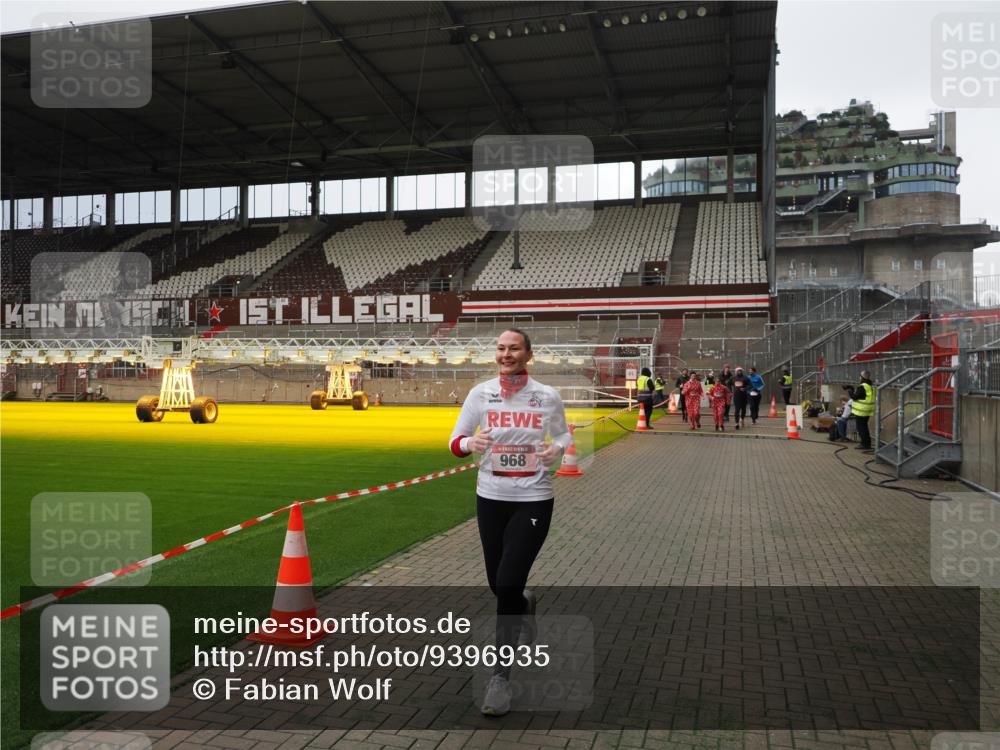 07.12.2025 - St. Pauli X-Mass-Run No. 15 Fabian Wolf http://msf.ph/oto/9396935 07.12.2025 10:42:07 Ziel 968, 1266, 1674, 1675, 1676, 2261, 2829, 2831, 3042, 4045, 4046, 4441, 4622 meine-sportfotos.de