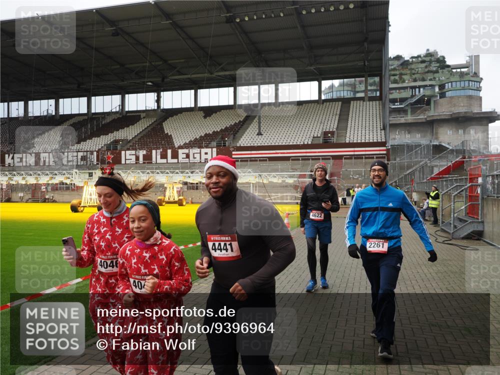 07.12.2025 - St. Pauli X-Mass-Run No. 15 Fabian Wolf http://msf.ph/oto/9396964 07.12.2025 10:42:16 Ziel 116, 968, 1438, 1674, 2261, 3042, 4045, 4046, 4441, 4622 meine-sportfotos.de