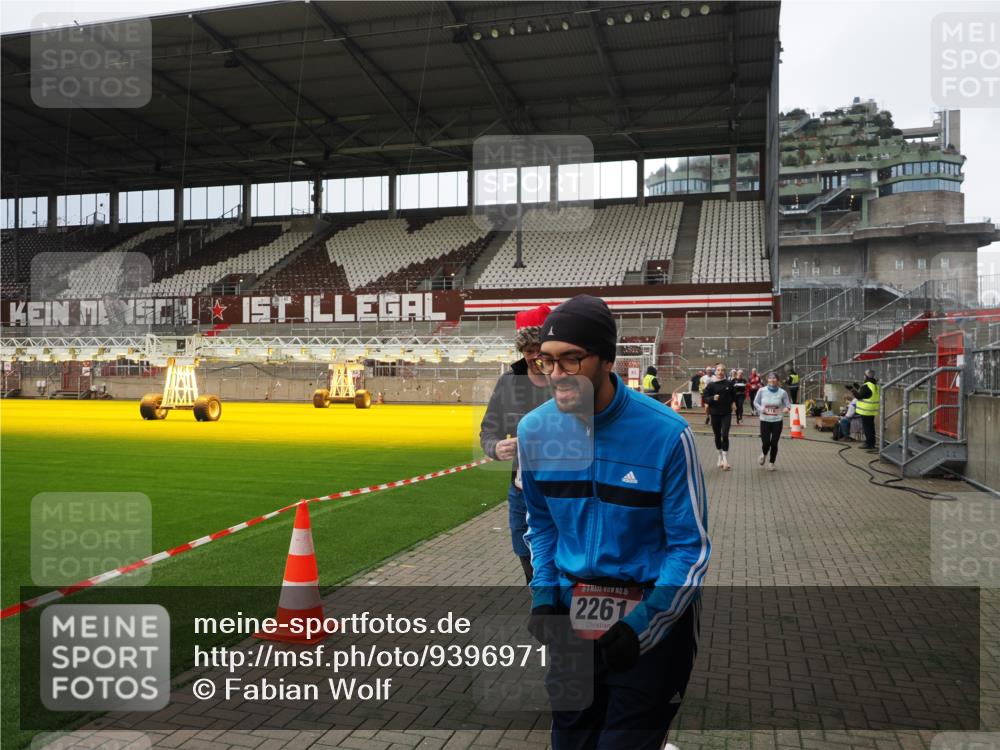 07.12.2025 - St. Pauli X-Mass-Run No. 15 Fabian Wolf http://msf.ph/oto/9396971 07.12.2025 10:42:17 Ziel 116, 968, 1438, 2261, 3042, 3399, 4045, 4046, 4441, 4622 meine-sportfotos.de
