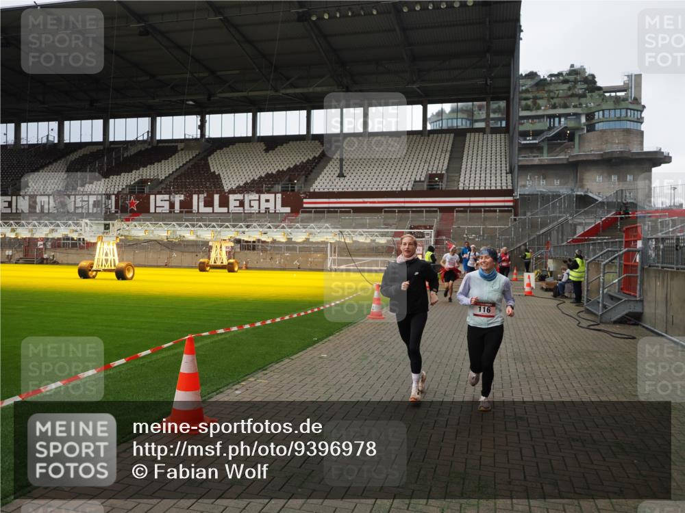 07.12.2025 - St. Pauli X-Mass-Run No. 15 Fabian Wolf http://msf.ph/oto/9396978 07.12.2025 10:42:20 Ziel 116, 563, 1272, 1438, 2013, 2157, 2261, 2931, 3042, 3399, 4045, 4046, 4441, 4622 meine-sportfotos.de