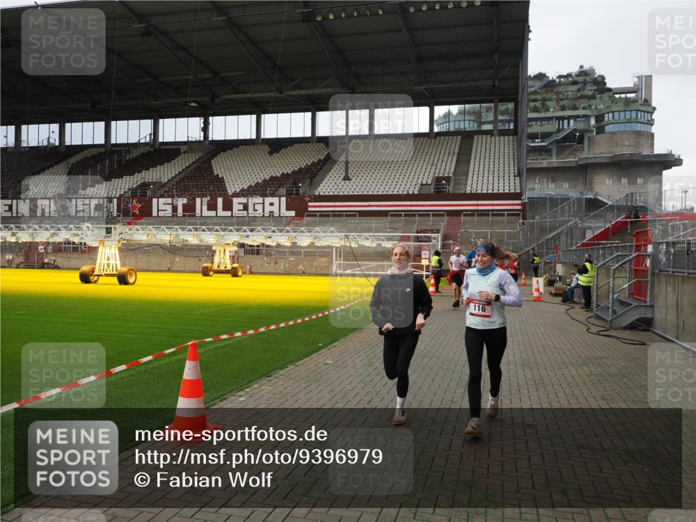 07.12.2025 - St. Pauli X-Mass-Run No. 15 Fabian Wolf http://msf.ph/oto/9396979 07.12.2025 10:42:20 Ziel 116, 563, 1272, 1438, 2013, 2157, 2261, 2931, 3042, 3399, 4045, 4046, 4441, 4622 meine-sportfotos.de