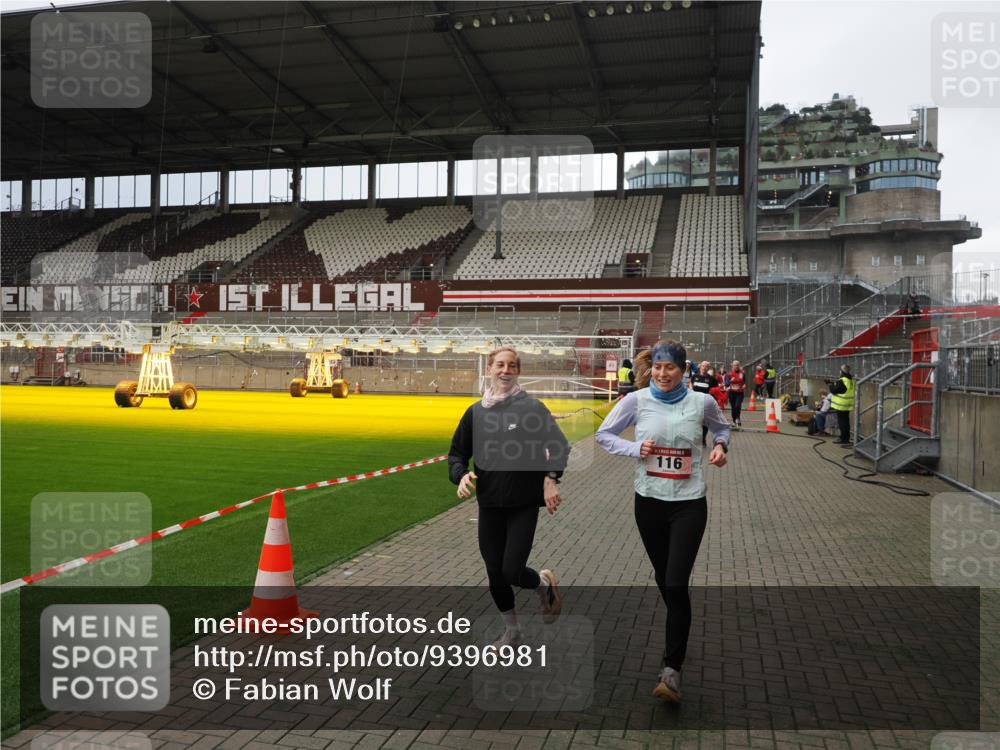 07.12.2025 - St. Pauli X-Mass-Run No. 15 Fabian Wolf http://msf.ph/oto/9396981 07.12.2025 10:42:21 Ziel 116, 563, 1272, 1438, 2013, 2157, 2261, 2931, 3042, 3399, 4045, 4046, 4441, 4622 meine-sportfotos.de