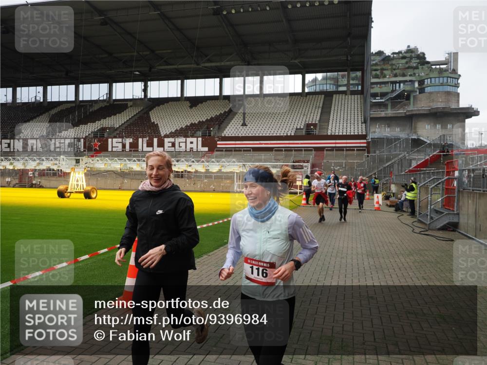 07.12.2025 - St. Pauli X-Mass-Run No. 15 Fabian Wolf http://msf.ph/oto/9396984 07.12.2025 10:42:21 Ziel 116, 563, 1272, 1438, 2013, 2157, 2261, 2931, 3042, 3399, 4045, 4046, 4441, 4622 meine-sportfotos.de