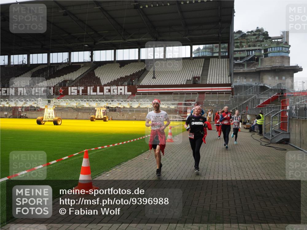 07.12.2025 - St. Pauli X-Mass-Run No. 15 Fabian Wolf http://msf.ph/oto/9396988 07.12.2025 10:42:24 Ziel 116, 563, 1272, 1438, 2013, 2157, 2261, 2722, 2931, 3042, 3399, 4045, 4046, 4441, 4622 meine-sportfotos.de