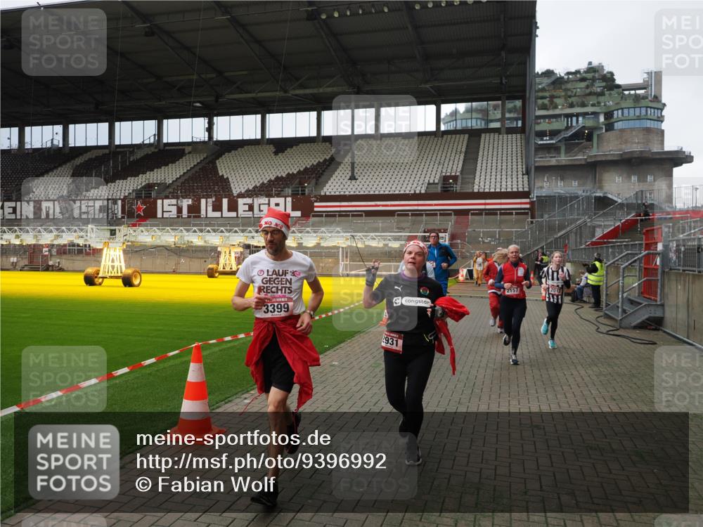 07.12.2025 - St. Pauli X-Mass-Run No. 15 Fabian Wolf http://msf.ph/oto/9396992 07.12.2025 10:42:25 Ziel 116, 563, 1272, 1438, 2013, 2157, 2261, 2722, 2931, 3042, 3399, 4045, 4046, 4441, 4622 meine-sportfotos.de