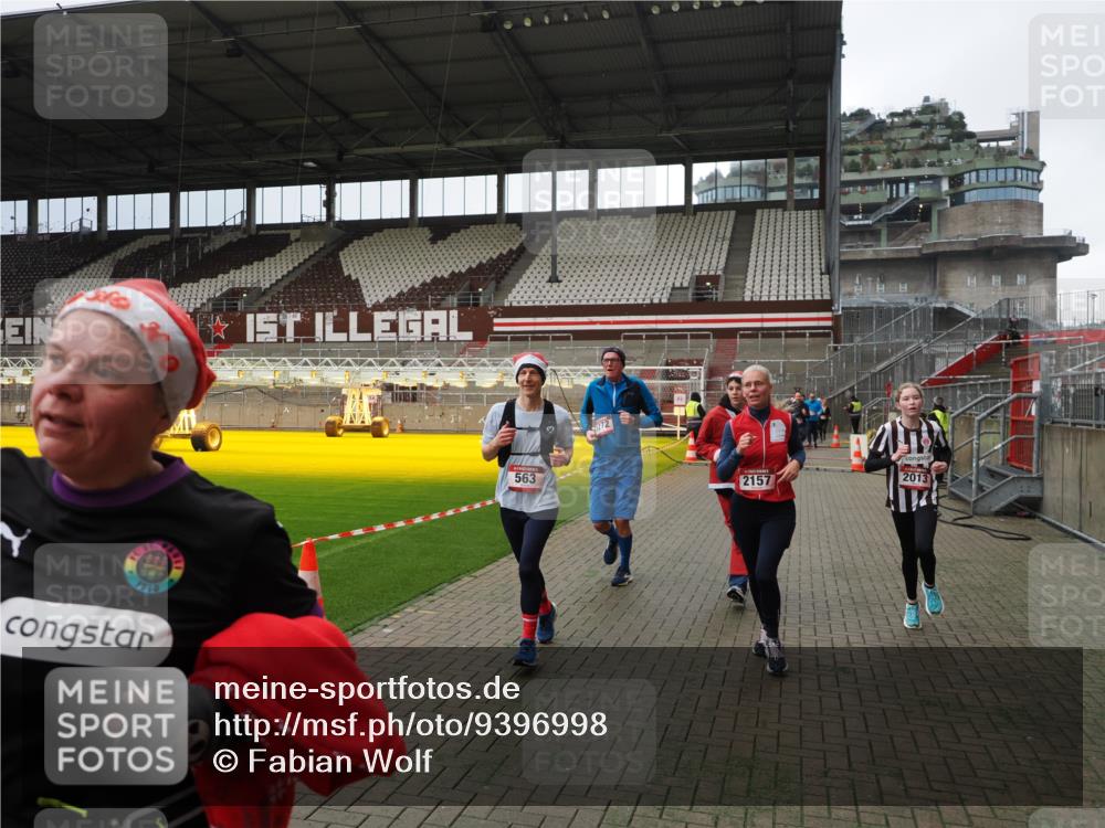 07.12.2025 - St. Pauli X-Mass-Run No. 15 Fabian Wolf http://msf.ph/oto/9396998 07.12.2025 10:42:26 Ziel 116, 563, 1272, 1358, 1438, 2012, 2013, 2157, 2261, 2722, 2931, 3042, 3399, 4441, 4622 meine-sportfotos.de