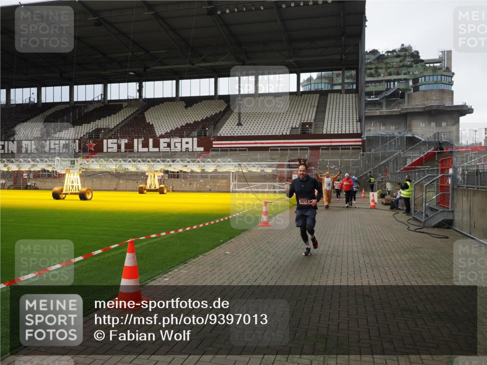 07.12.2025 - St. Pauli X-Mass-Run No. 15 Fabian Wolf http://msf.ph/oto/9397013 07.12.2025 10:42:31 Ziel 116, 519, 563, 1272, 1358, 1434, 1438, 2012, 2013, 2155, 2157, 2621, 2622, 2722, 2931, 3399, 4394 meine-sportfotos.de