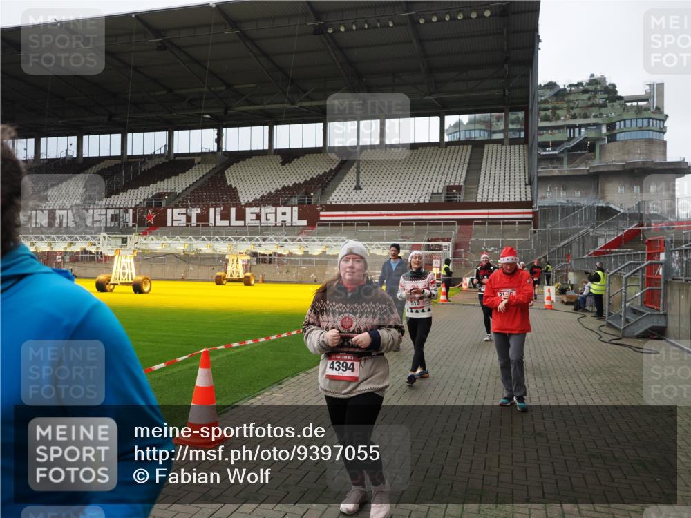 07.12.2025 - St. Pauli X-Mass-Run No. 15 Fabian Wolf http://msf.ph/oto/9397055 07.12.2025 10:42:41 Ziel 519, 598, 604, 625, 1358, 1434, 1758, 2012, 2061, 2155, 2621, 2622, 2722, 4394, 4594, 4857 meine-sportfotos.de