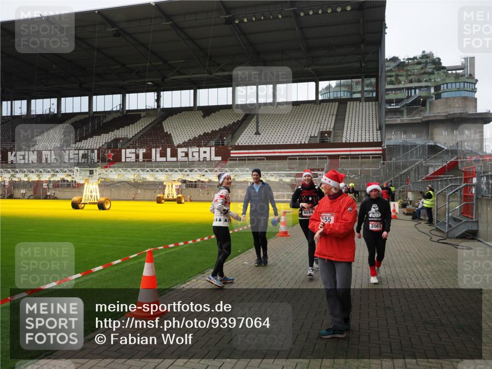 07.12.2025 - St. Pauli X-Mass-Run No. 15 Fabian Wolf http://msf.ph/oto/9397064 07.12.2025 10:42:43 Ziel 519, 598, 604, 625, 1358, 1434, 1758, 2012, 2061, 2155, 2621, 2622, 4394, 4594, 4857 meine-sportfotos.de