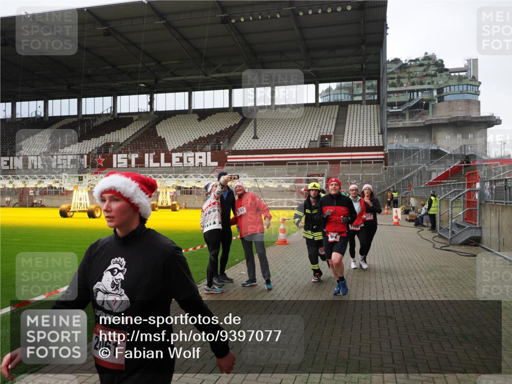 07.12.2025 - St. Pauli X-Mass-Run No. 15 Fabian Wolf http://msf.ph/oto/9397077 07.12.2025 10:42:47 Ziel 519, 598, 604, 625, 1434, 1758, 2061, 2155, 2621, 2622, 4394, 4594, 4857 meine-sportfotos.de