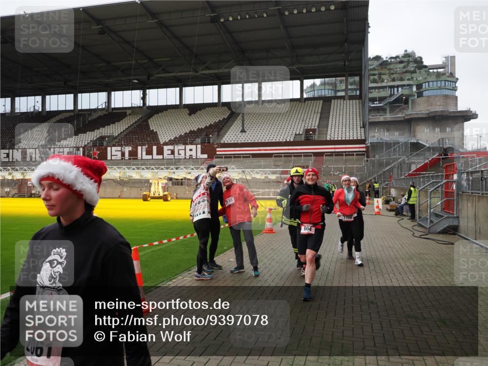 07.12.2025 - St. Pauli X-Mass-Run No. 15 Fabian Wolf http://msf.ph/oto/9397078 07.12.2025 10:42:47 Ziel 519, 598, 604, 625, 1434, 1758, 2061, 2155, 2621, 2622, 4394, 4594, 4857 meine-sportfotos.de