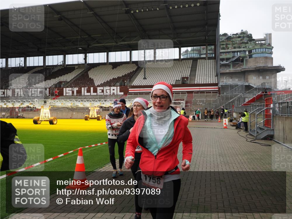 07.12.2025 - St. Pauli X-Mass-Run No. 15 Fabian Wolf http://msf.ph/oto/9397089 07.12.2025 10:42:49 Ziel 519, 598, 604, 625, 1758, 2061, 2155, 4394, 4594, 4857 meine-sportfotos.de