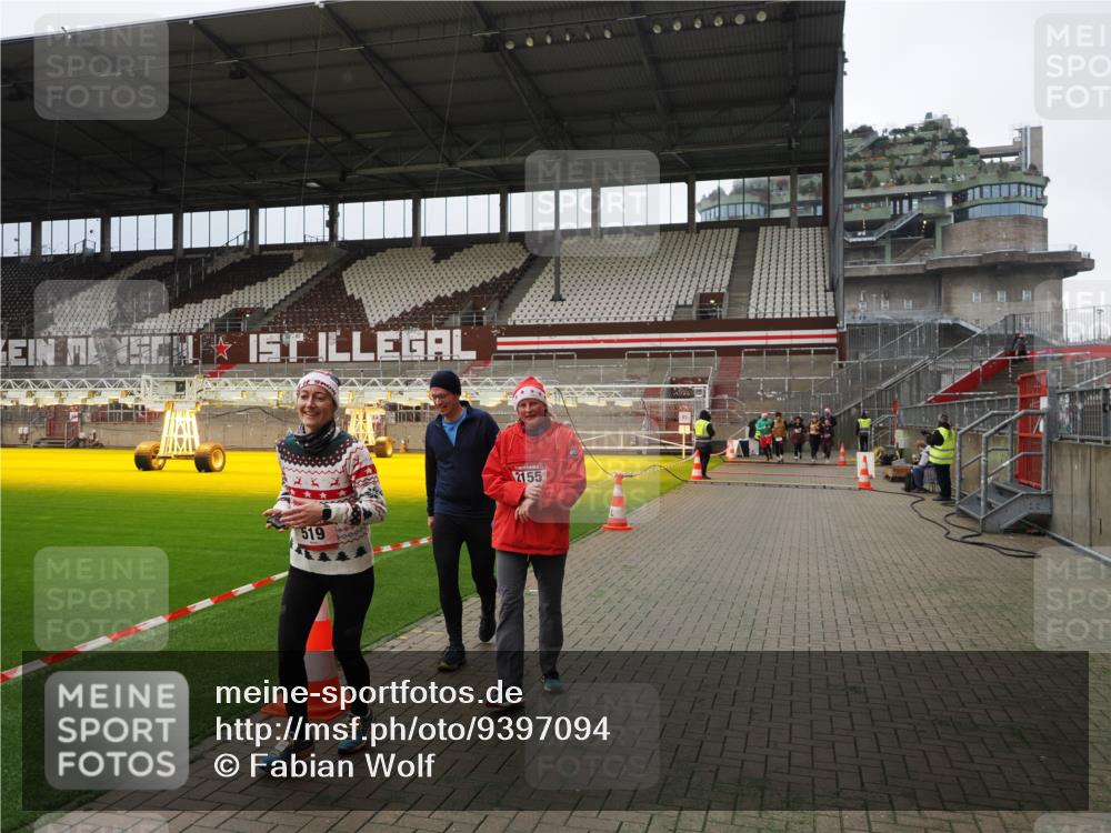 07.12.2025 - St. Pauli X-Mass-Run No. 15 Fabian Wolf http://msf.ph/oto/9397094 07.12.2025 10:42:50 Ziel 519, 598, 604, 625, 1758, 2061, 2155, 4394, 4594, 4857 meine-sportfotos.de