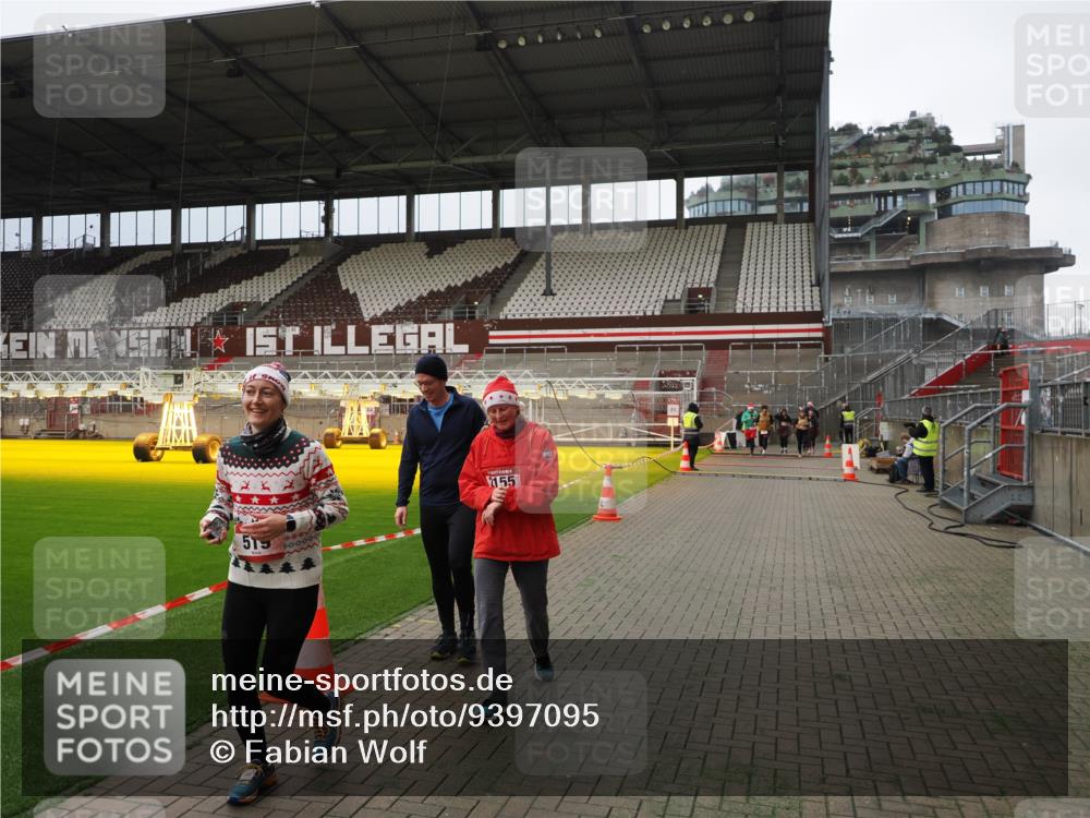07.12.2025 - St. Pauli X-Mass-Run No. 15 Fabian Wolf http://msf.ph/oto/9397095 07.12.2025 10:42:51 Ziel 519, 598, 604, 625, 1758, 2061, 2155, 4594, 4857 meine-sportfotos.de