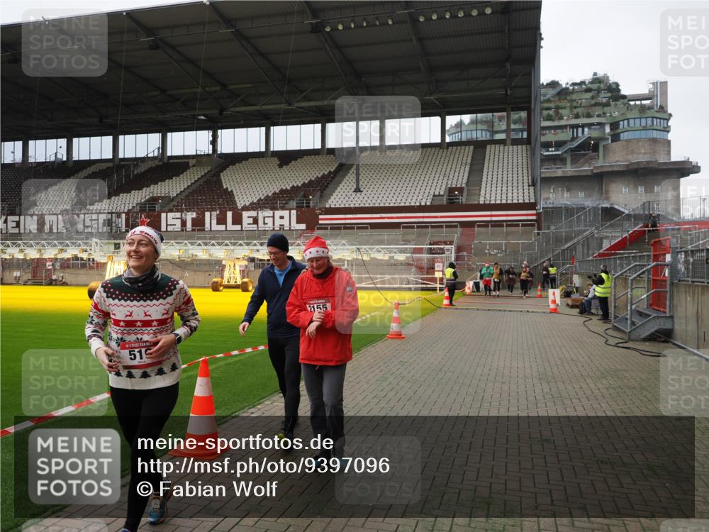 07.12.2025 - St. Pauli X-Mass-Run No. 15 Fabian Wolf http://msf.ph/oto/9397096 07.12.2025 10:42:51 Ziel 519, 598, 604, 625, 1758, 2061, 2155, 4594, 4857 meine-sportfotos.de