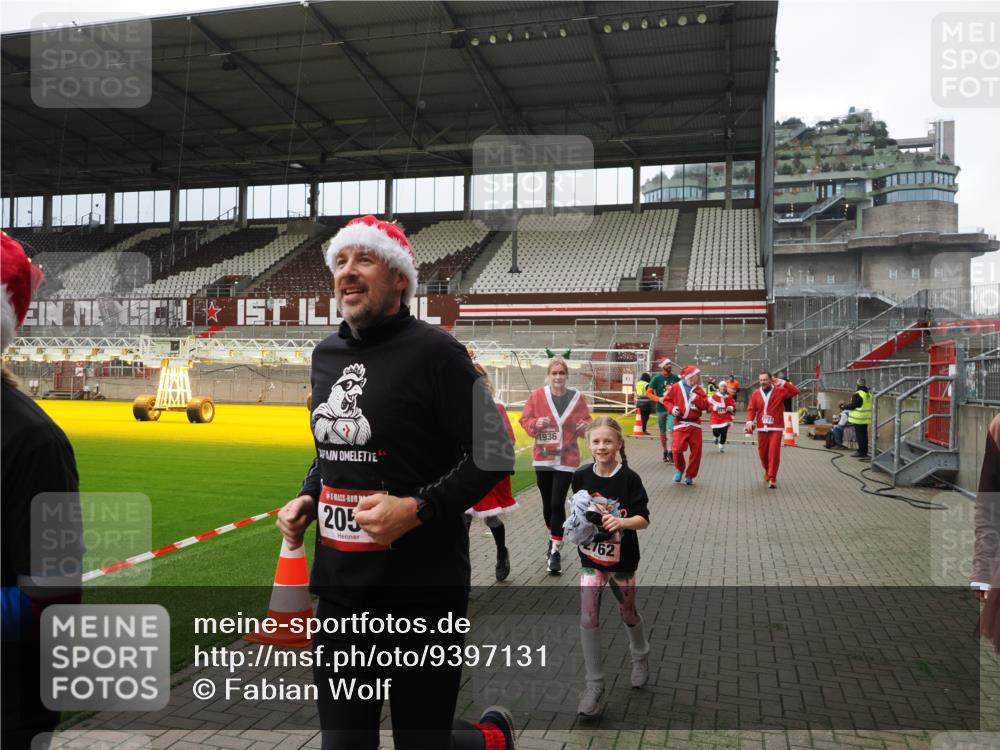 07.12.2025 - St. Pauli X-Mass-Run No. 15 Fabian Wolf http://msf.ph/oto/9397131 07.12.2025 10:43:14 Ziel 1053, 1301, 1616, 1814, 1936, 2052, 2053, 2724, 2726, 2761, 2762, 2802, 2901, 3381, 4621 meine-sportfotos.de