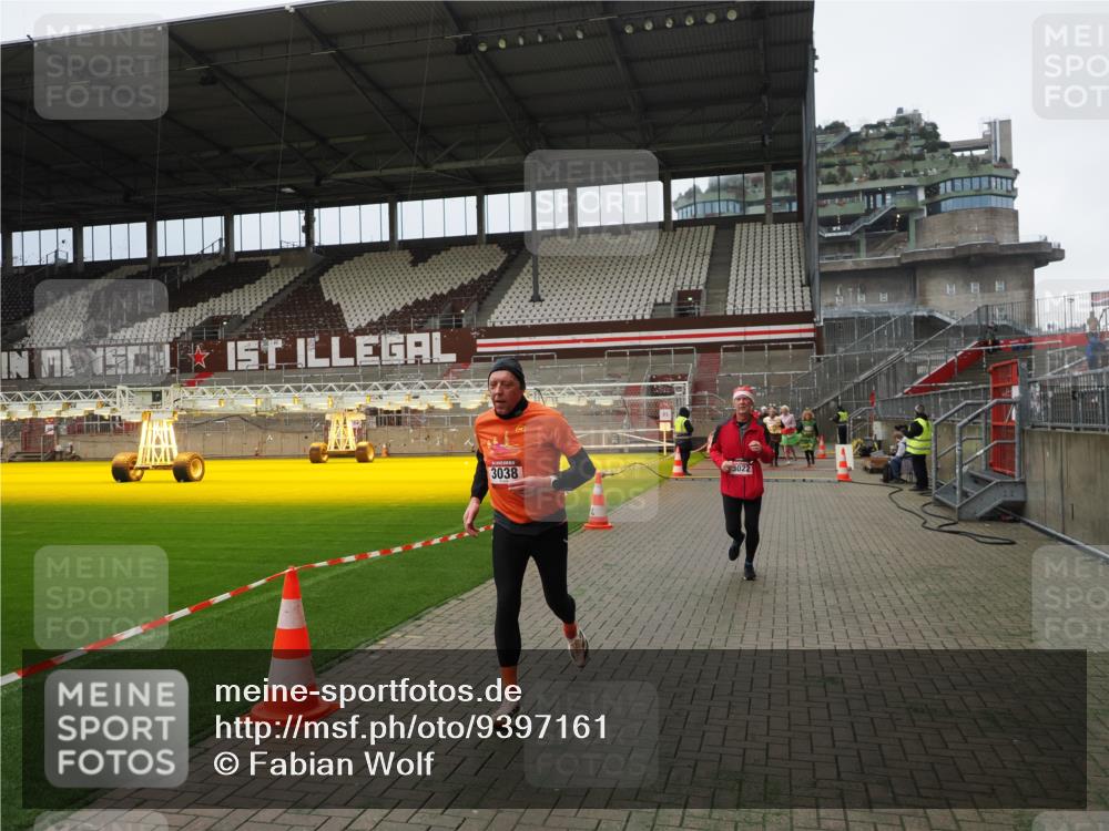 07.12.2025 - St. Pauli X-Mass-Run No. 15 Fabian Wolf http://msf.ph/oto/9397161 07.12.2025 10:43:24 Ziel 1053, 1616, 1814, 1936, 2052, 2053, 2724, 2726, 2761, 2762, 3022, 3038, 3226, 3237 meine-sportfotos.de