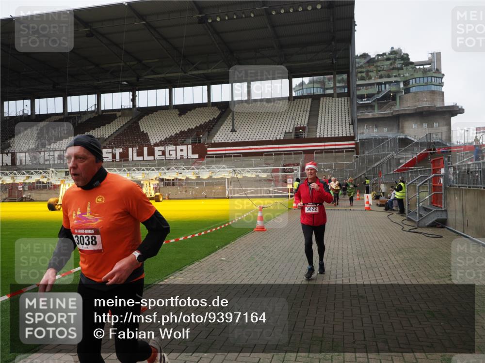07.12.2025 - St. Pauli X-Mass-Run No. 15 Fabian Wolf http://msf.ph/oto/9397164 07.12.2025 10:43:25 Ziel 559, 1053, 1616, 1814, 1936, 2459, 2724, 2726, 2761, 2762, 3022, 3038, 3226, 3237 meine-sportfotos.de