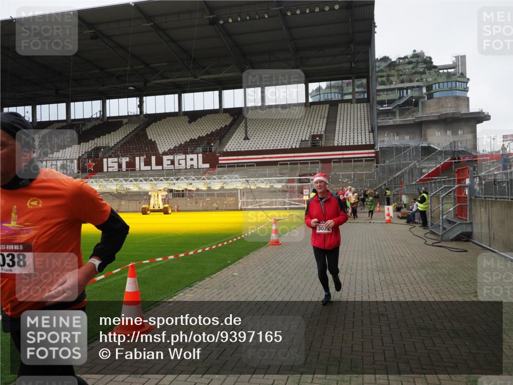 07.12.2025 - St. Pauli X-Mass-Run No. 15 Fabian Wolf http://msf.ph/oto/9397165 07.12.2025 10:43:25 Ziel 559, 1053, 1616, 1814, 1936, 2459, 2724, 2726, 2761, 2762, 3022, 3038, 3226, 3237 meine-sportfotos.de
