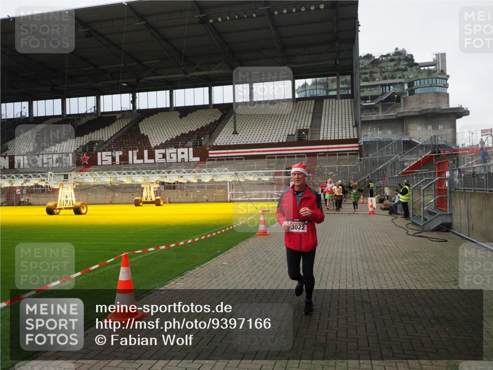 07.12.2025 - St. Pauli X-Mass-Run No. 15 Fabian Wolf http://msf.ph/oto/9397166 07.12.2025 10:43:26 Ziel 559, 1053, 1616, 2459, 2724, 2726, 2761, 2762, 3022, 3038, 3226, 3237, 4104 meine-sportfotos.de