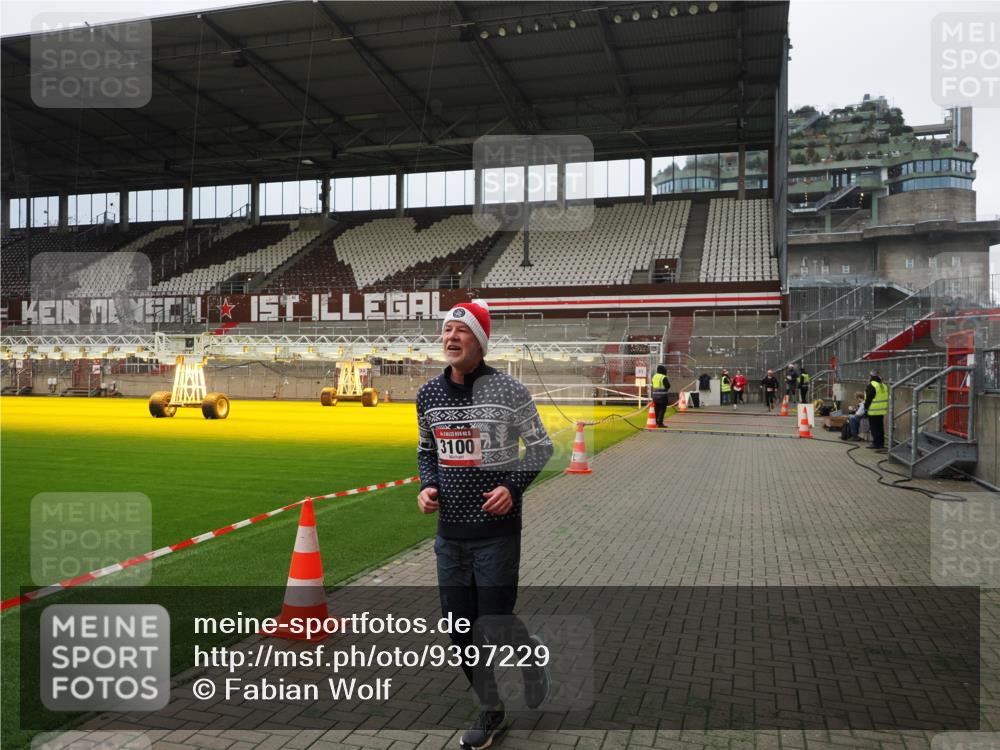 07.12.2025 - St. Pauli X-Mass-Run No. 15 Fabian Wolf http://msf.ph/oto/9397229 07.12.2025 10:43:47 Ziel 74, 84, 706, 1913, 2487, 2647, 2767, 3100, 4095, 4096 meine-sportfotos.de