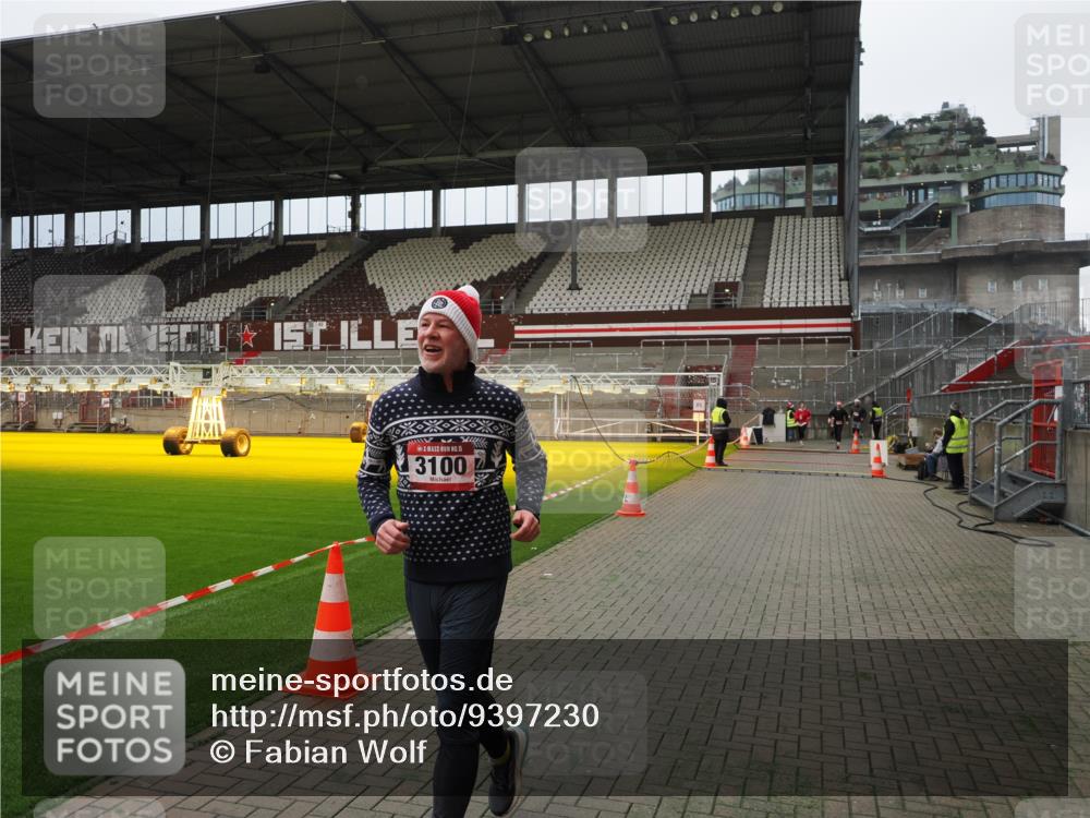 07.12.2025 - St. Pauli X-Mass-Run No. 15 Fabian Wolf http://msf.ph/oto/9397230 07.12.2025 10:43:47 Ziel 74, 84, 706, 1913, 2487, 2647, 2767, 3100, 4095, 4096 meine-sportfotos.de