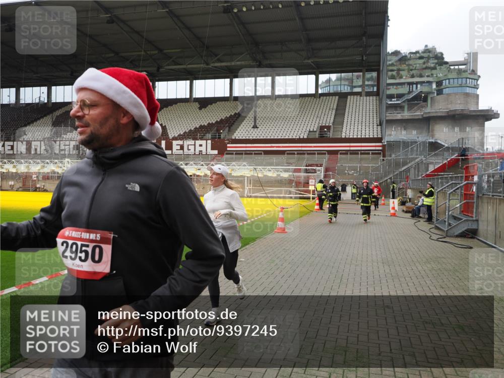 07.12.2025 - St. Pauli X-Mass-Run No. 15 Fabian Wolf http://msf.ph/oto/9397245 07.12.2025 10:44:00 Ziel 32, 179, 1651, 2499, 2950, 2955, 4254, 4255 meine-sportfotos.de