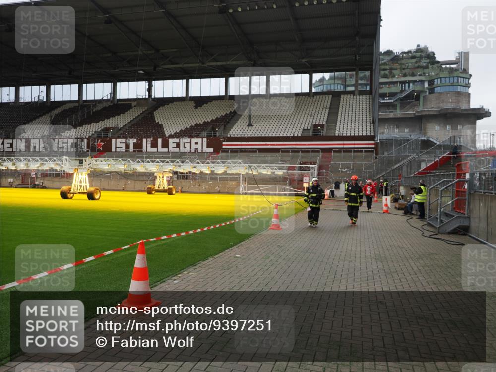 07.12.2025 - St. Pauli X-Mass-Run No. 15 Fabian Wolf http://msf.ph/oto/9397251 07.12.2025 10:44:01 Ziel 32, 179, 1651, 2499, 2950, 2955, 4254, 4255 meine-sportfotos.de