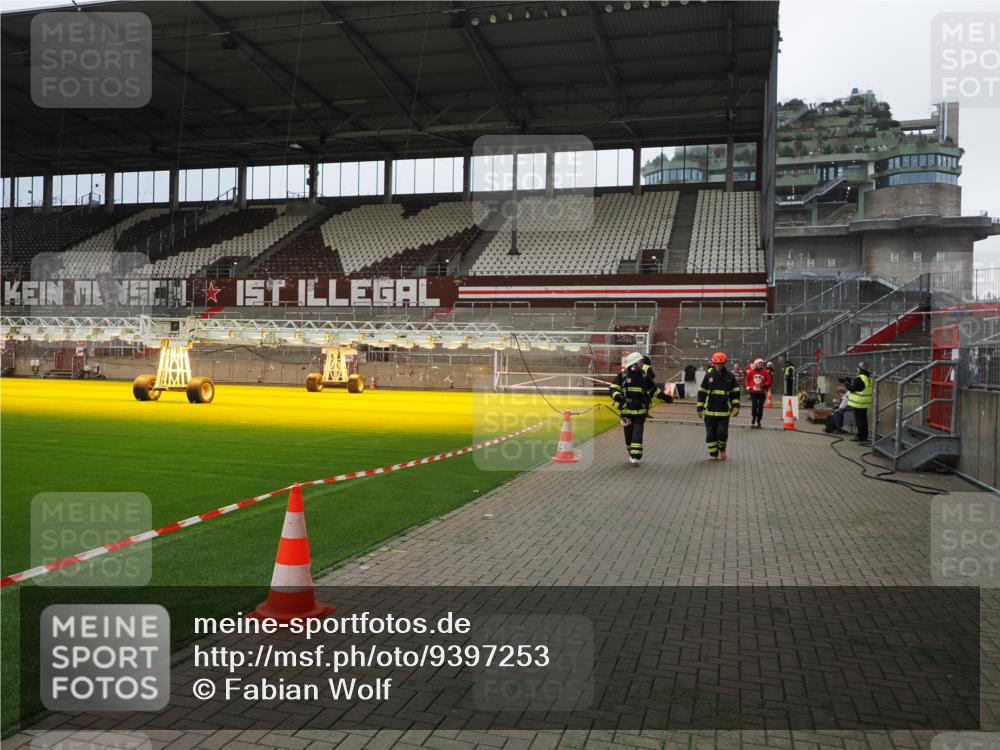 07.12.2025 - St. Pauli X-Mass-Run No. 15 Fabian Wolf http://msf.ph/oto/9397253 07.12.2025 10:44:02 Ziel 32, 179, 1651, 2499, 2950, 2955, 4254, 4255 meine-sportfotos.de