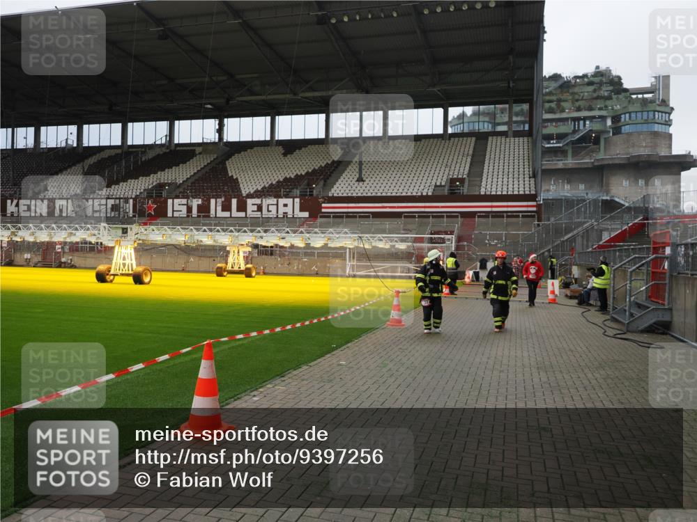 07.12.2025 - St. Pauli X-Mass-Run No. 15 Fabian Wolf http://msf.ph/oto/9397256 07.12.2025 10:44:03 Ziel 32, 179, 1651, 2499, 2950, 2955, 3012, 4254, 4255 meine-sportfotos.de