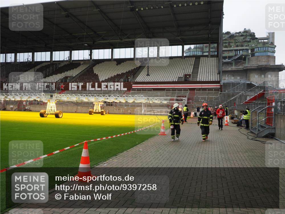 07.12.2025 - St. Pauli X-Mass-Run No. 15 Fabian Wolf http://msf.ph/oto/9397258 07.12.2025 10:44:04 Ziel 32, 179, 1651, 2499, 2950, 2955, 3012, 4254, 4255 meine-sportfotos.de