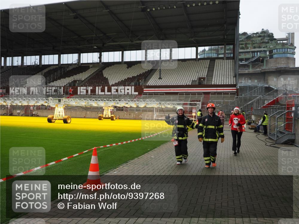 07.12.2025 - St. Pauli X-Mass-Run No. 15 Fabian Wolf http://msf.ph/oto/9397268 07.12.2025 10:44:07 Ziel 32, 179, 1651, 1948, 2499, 2950, 2955, 3012, 4254, 4255 meine-sportfotos.de