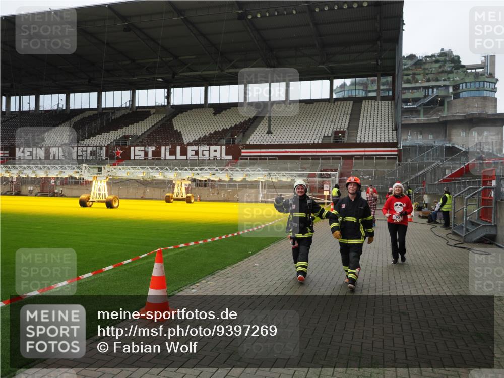 07.12.2025 - St. Pauli X-Mass-Run No. 15 Fabian Wolf http://msf.ph/oto/9397269 07.12.2025 10:44:07 Ziel 32, 179, 1651, 1948, 2499, 2950, 2955, 3012, 4254, 4255 meine-sportfotos.de