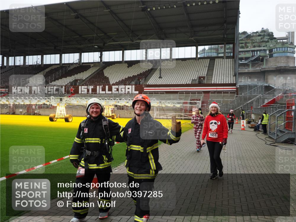 07.12.2025 - St. Pauli X-Mass-Run No. 15 Fabian Wolf http://msf.ph/oto/9397285 07.12.2025 10:44:10 Ziel 32, 179, 1651, 1947, 1948, 2499, 2950, 2955, 3012, 4254, 4255 meine-sportfotos.de