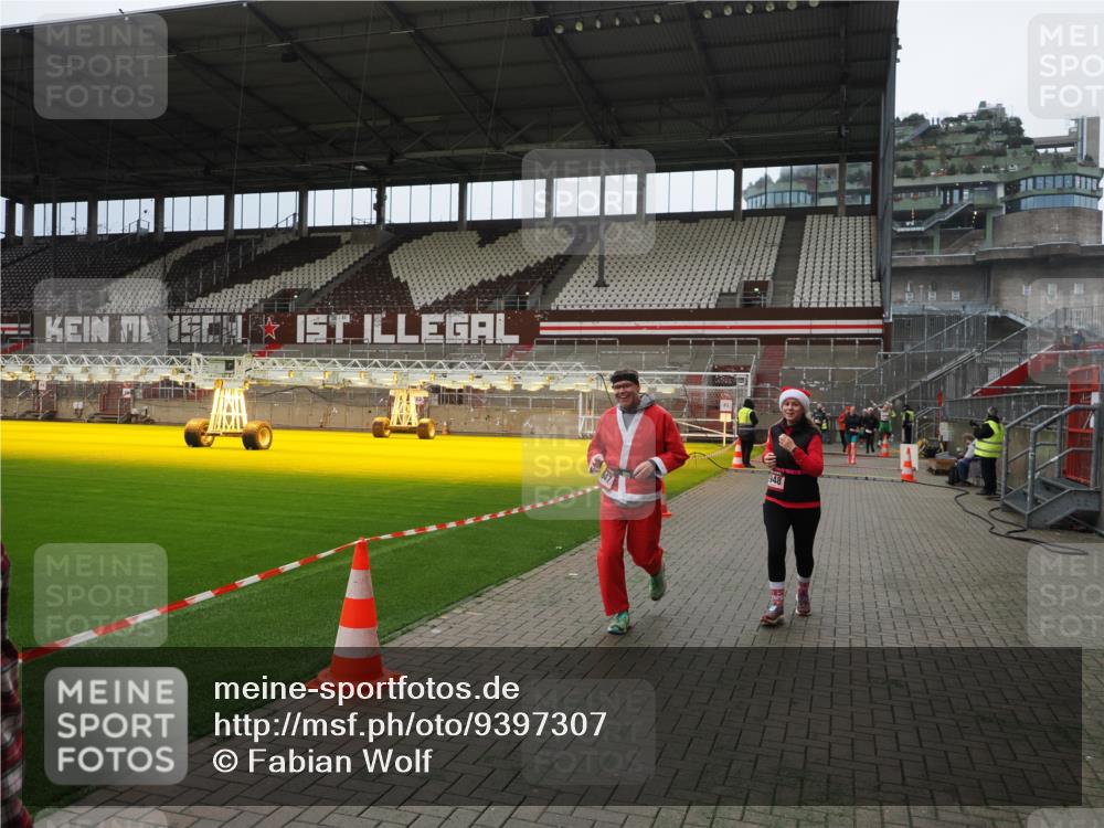07.12.2025 - St. Pauli X-Mass-Run No. 15 Fabian Wolf http://msf.ph/oto/9397307 07.12.2025 10:44:15 Ziel 32, 179, 1089, 1651, 1947, 1948, 3012 meine-sportfotos.de