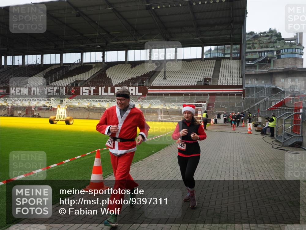 07.12.2025 - St. Pauli X-Mass-Run No. 15 Fabian Wolf http://msf.ph/oto/9397311 07.12.2025 10:44:16 Ziel 32, 179, 1089, 1651, 1947, 1948, 3012 meine-sportfotos.de