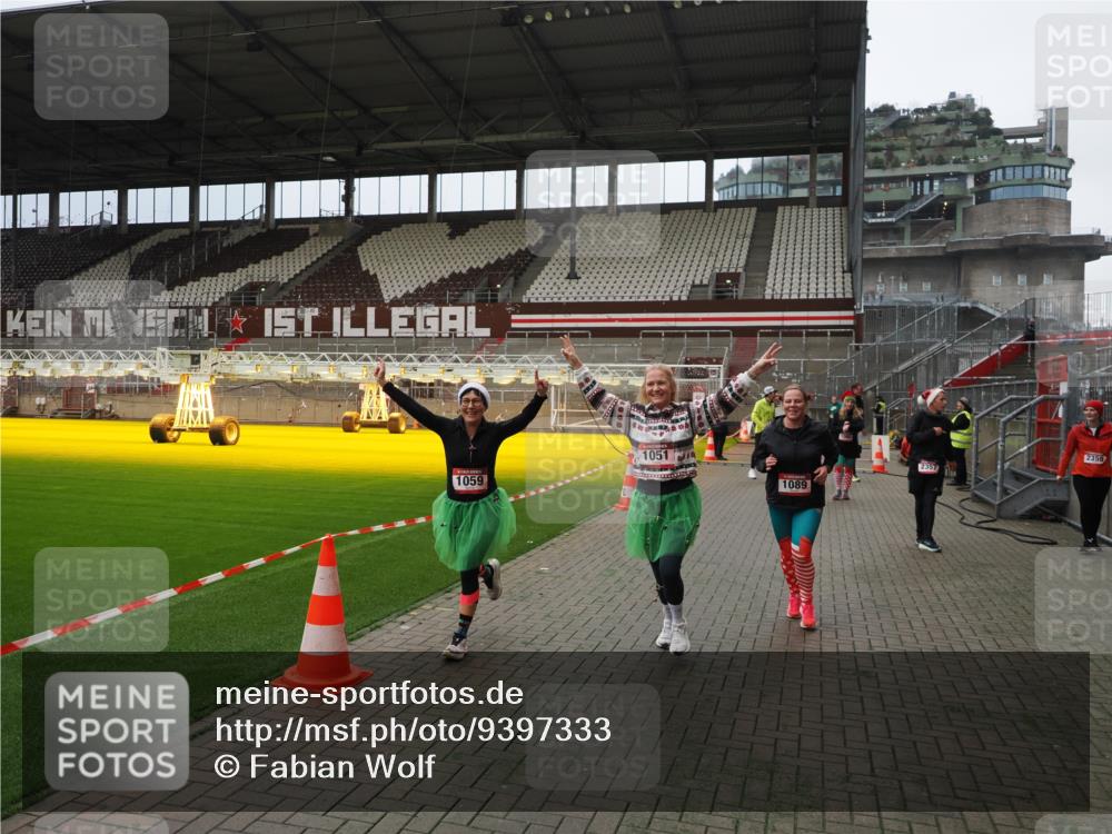 07.12.2025 - St. Pauli X-Mass-Run No. 15 Fabian Wolf http://msf.ph/oto/9397333 07.12.2025 10:44:25 Ziel 220, 571, 1051, 1059, 1060, 1089, 1421, 1947, 1948, 2357, 2359 meine-sportfotos.de