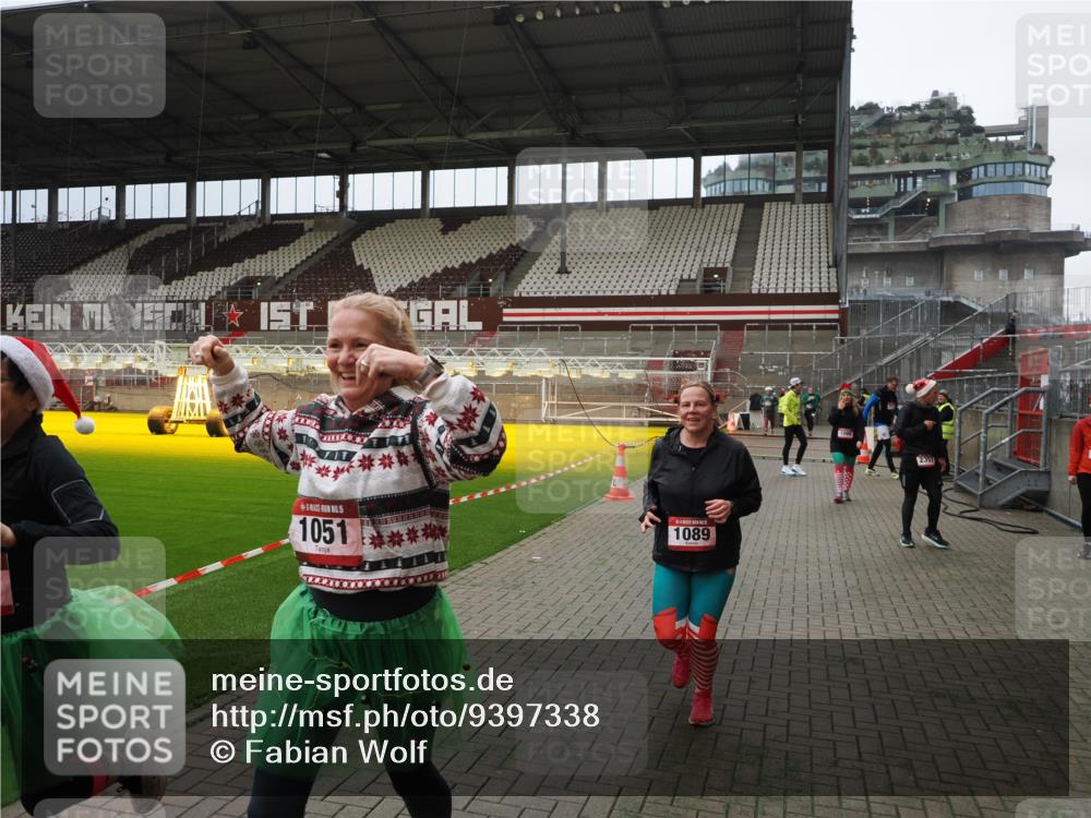 07.12.2025 - St. Pauli X-Mass-Run No. 15 Fabian Wolf http://msf.ph/oto/9397338 07.12.2025 10:44:26 Ziel 220, 571, 1051, 1059, 1060, 1089, 1421, 1947, 1948, 2357, 2359 meine-sportfotos.de