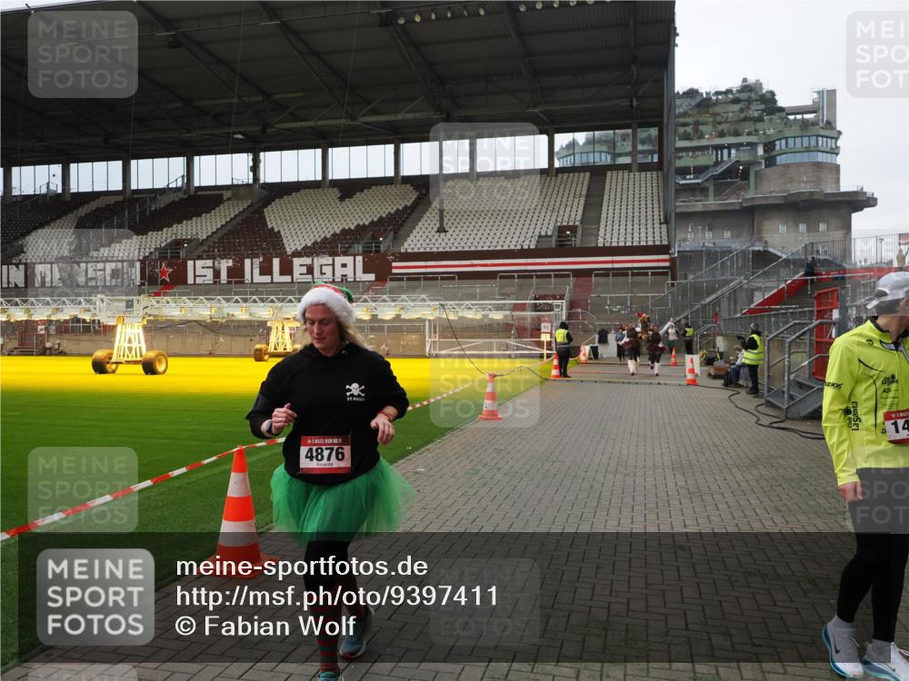 07.12.2025 - St. Pauli X-Mass-Run No. 15 Fabian Wolf http://msf.ph/oto/9397411 07.12.2025 10:44:58 Ziel 86, 791, 793, 2058, 4876 meine-sportfotos.de