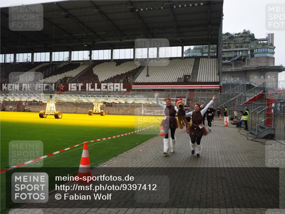 07.12.2025 - St. Pauli X-Mass-Run No. 15 Fabian Wolf http://msf.ph/oto/9397412 07.12.2025 10:45:04 Ziel 86, 791, 793, 1415, 1419, 1546, 2058, 2158, 2524, 2525, 4876 meine-sportfotos.de