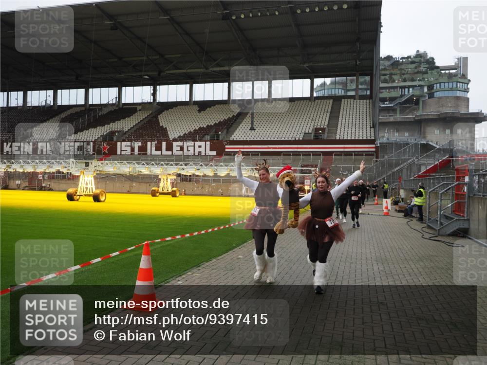 07.12.2025 - St. Pauli X-Mass-Run No. 15 Fabian Wolf http://msf.ph/oto/9397415 07.12.2025 10:45:05 Ziel 86, 791, 793, 1415, 1419, 1546, 2158, 2524, 2525, 4876 meine-sportfotos.de